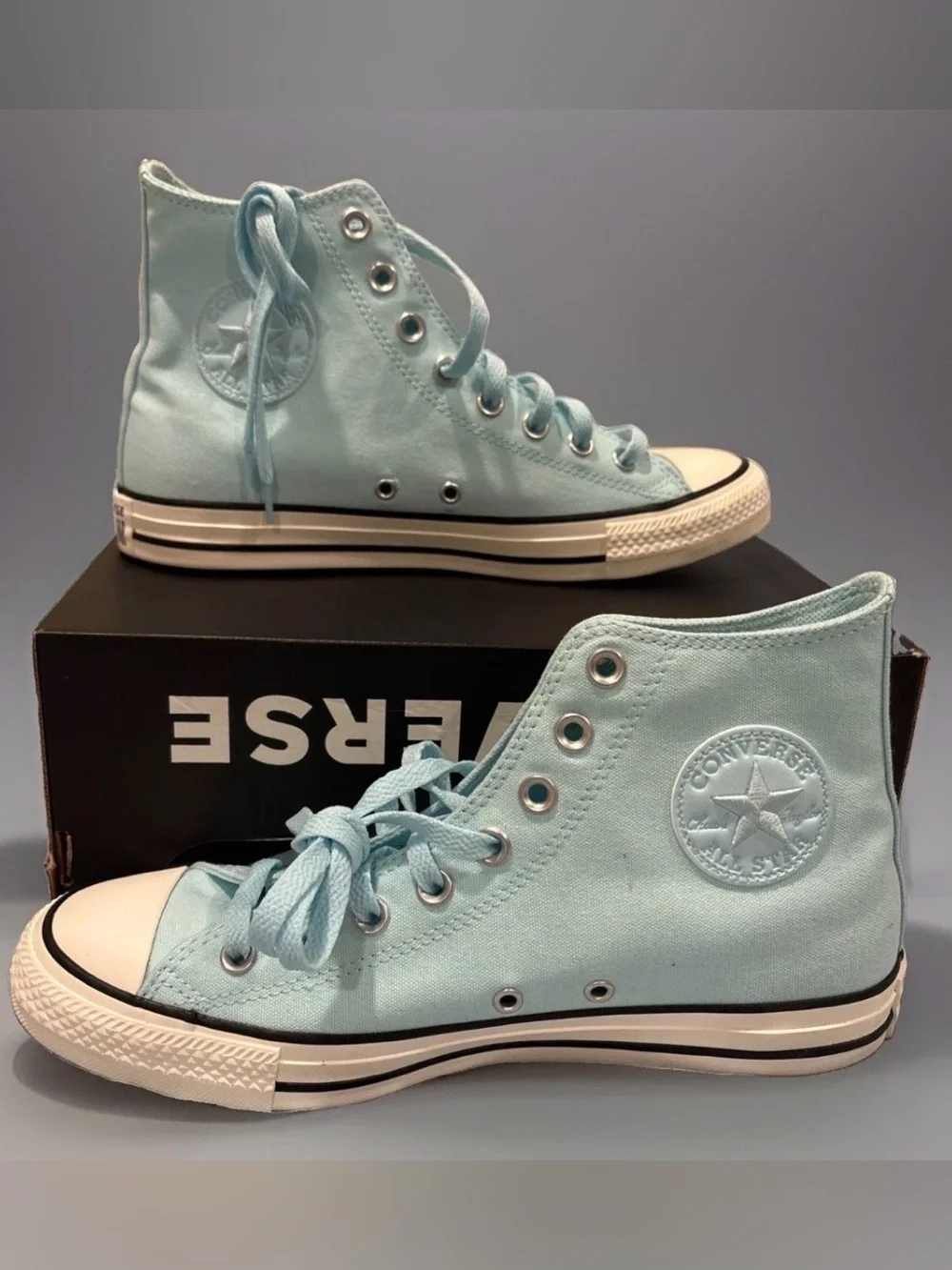 Converse Women’s High Top Sneakers in Light Aqua w Floral Embroidery size 9.5